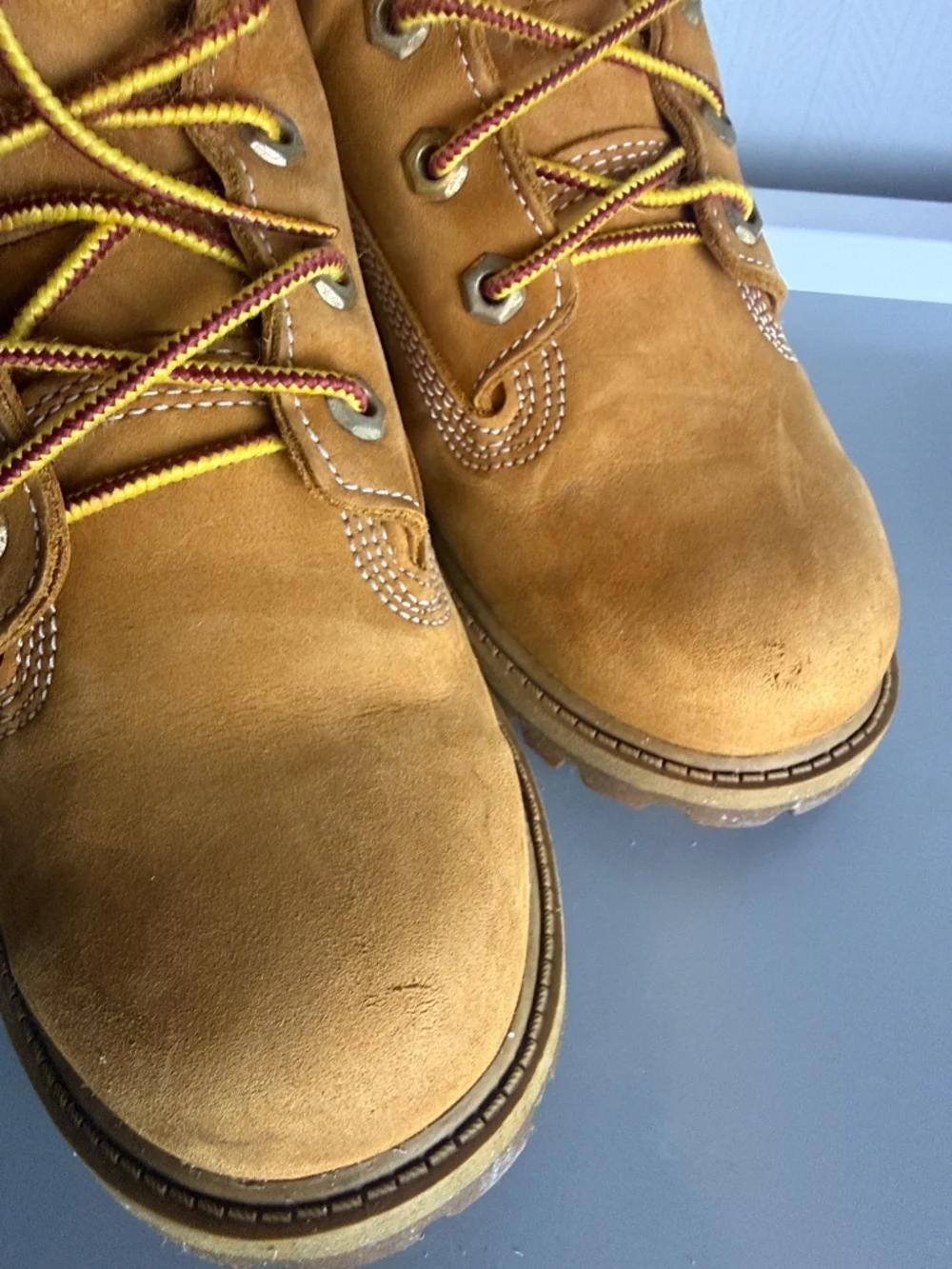 Timberland Wheat Nubuck Lace-Up Boots with Dark Collar 4 M Kids